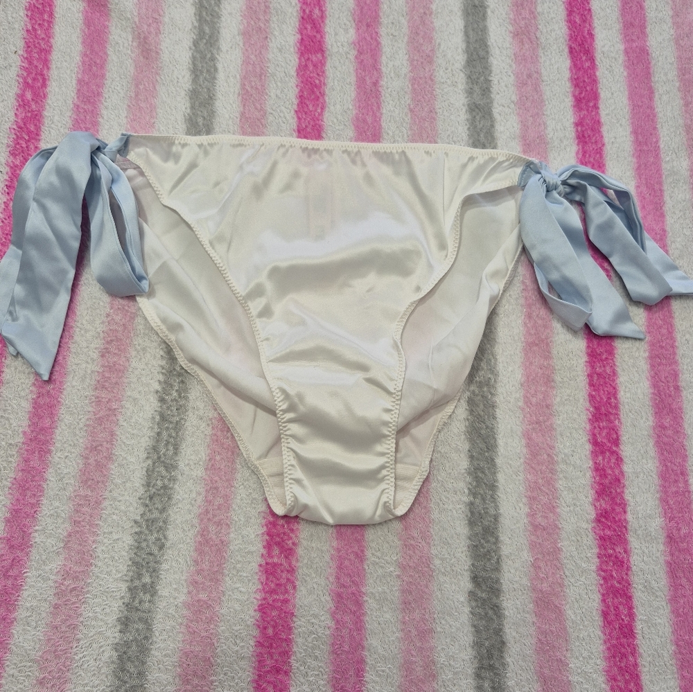 Victoria Secret Bridal Panty - Picture 2 of 6